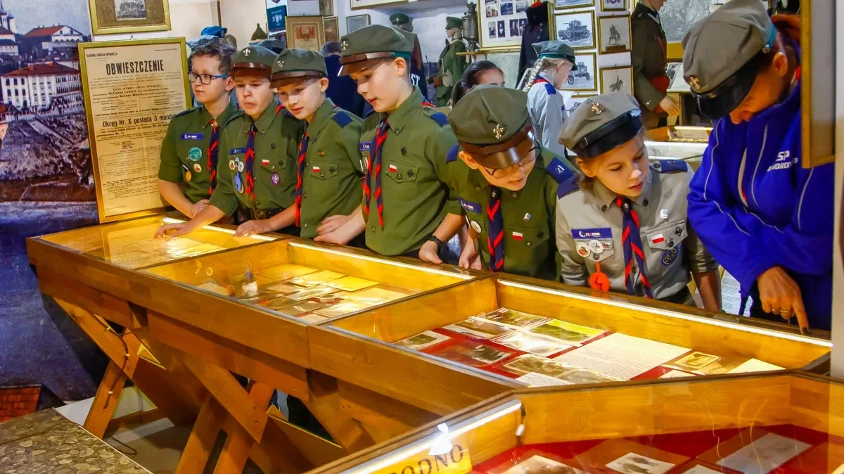 Podczas jubileuszu zaproszeni goście zwiedzili Muzeum Kresów I Ziemi Ostrowskiej (zdjęcia)