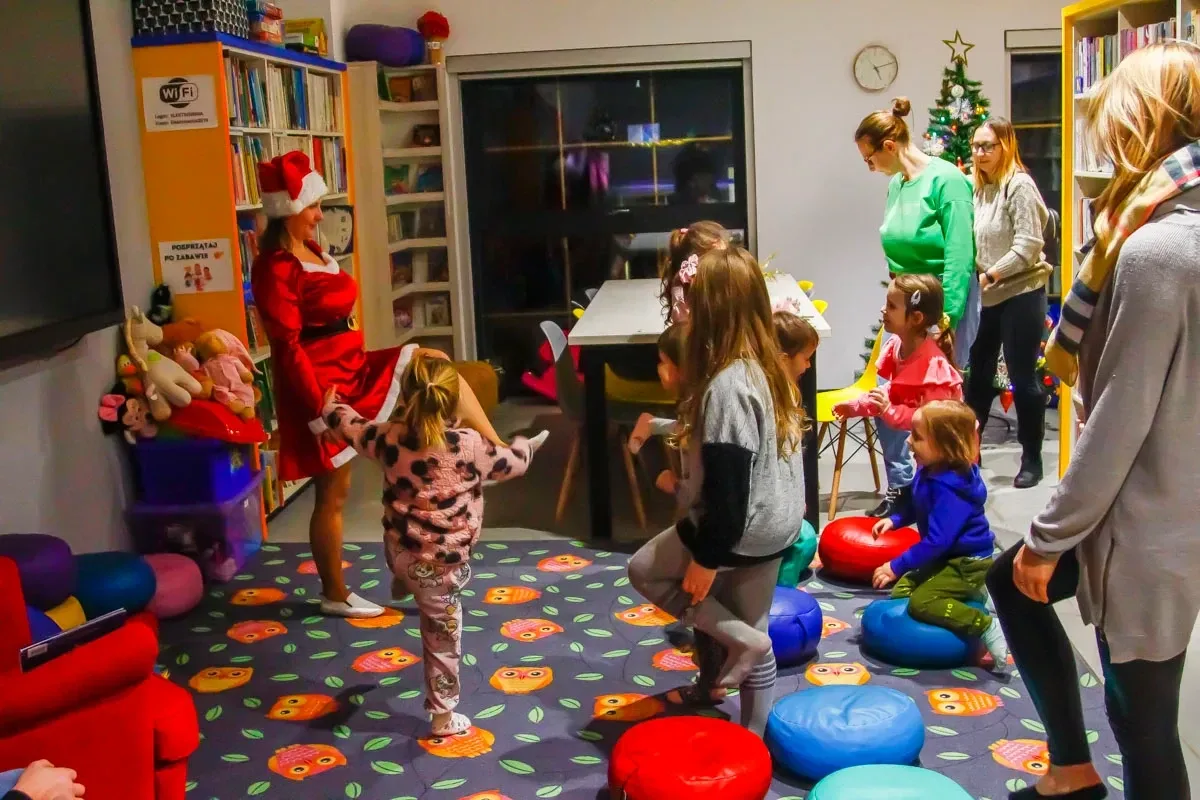 Magia świątecznej zabawy z Sówką Ostrówką (zdjęcia)