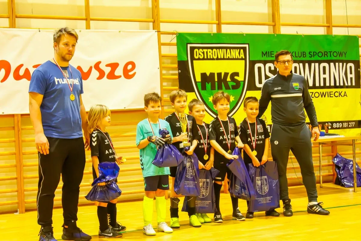 Turniej Mikołajkowy odbył się jeszcze raz w niedzielę dla rocznika 2016 (zdjęcia)