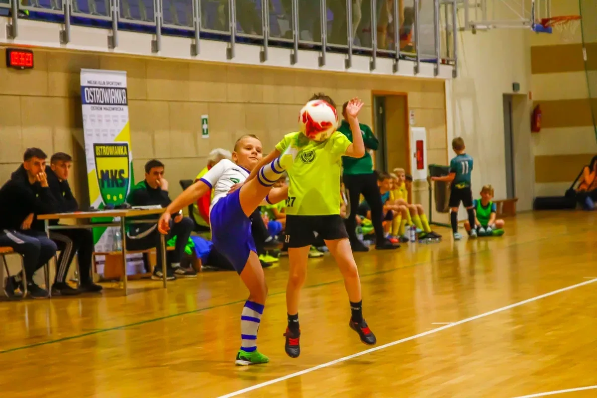 Piłkarze z rocznika 2015 zmierzyli się w Turnieju Mikołajkowym (zdjęcia)