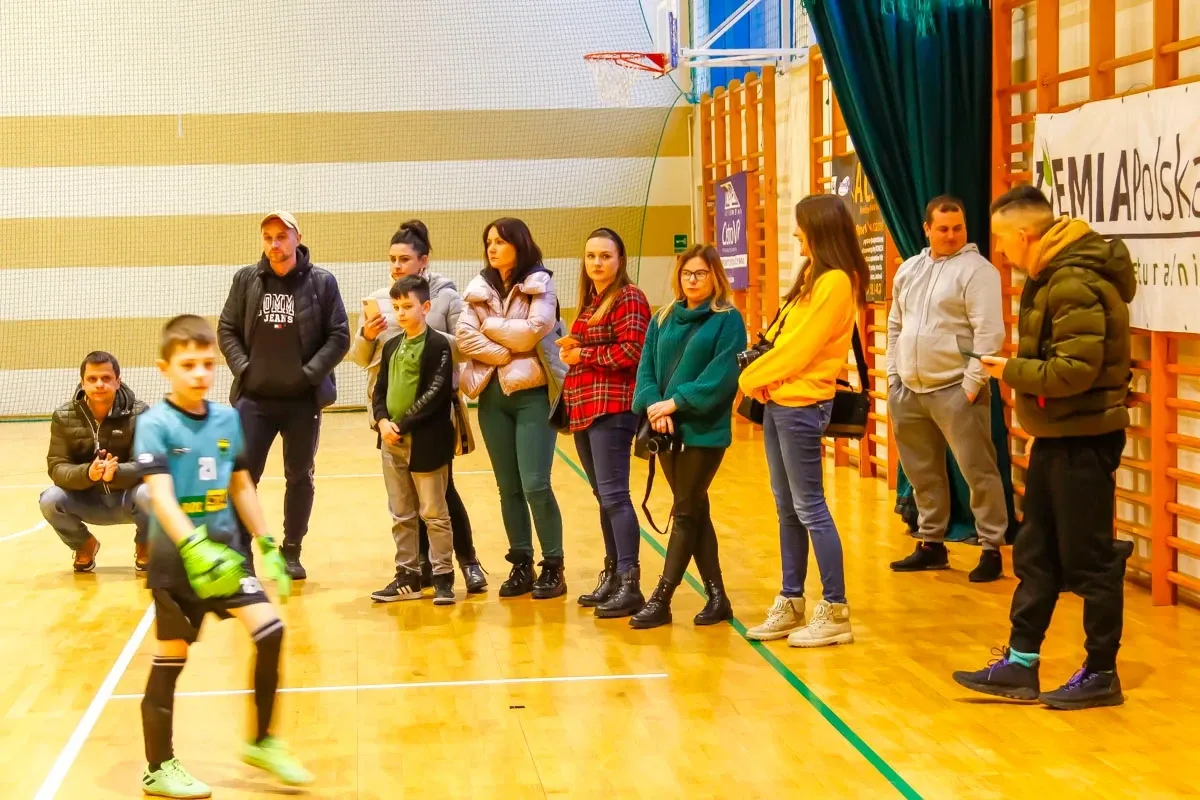 Piłkarze z rocznika 2015 zmierzyli się w Turnieju Mikołajkowym (zdjęcia)