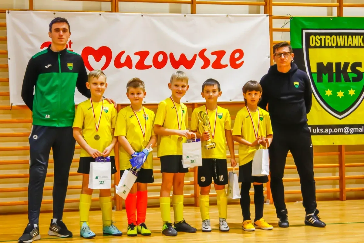 Piłkarze z rocznika 2015 zmierzyli się w Turnieju Mikołajkowym (zdjęcia)