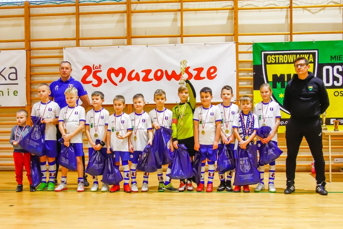 Piłkarze z rocznika 2015 zmierzyli się w Turnieju Mikołajkowym (zdjęcia)