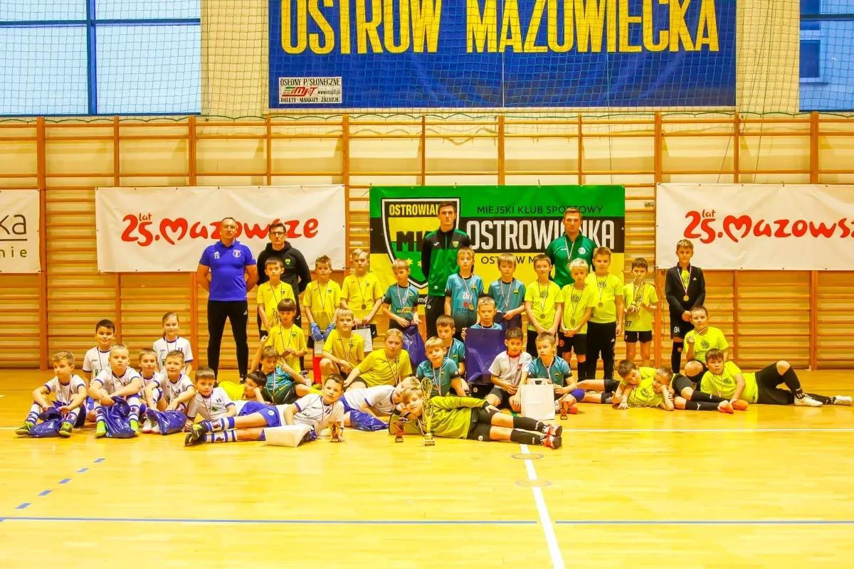 Piłkarze z rocznika 2015 zmierzyli się w Turnieju Mikołajkowym (zdjęcia)