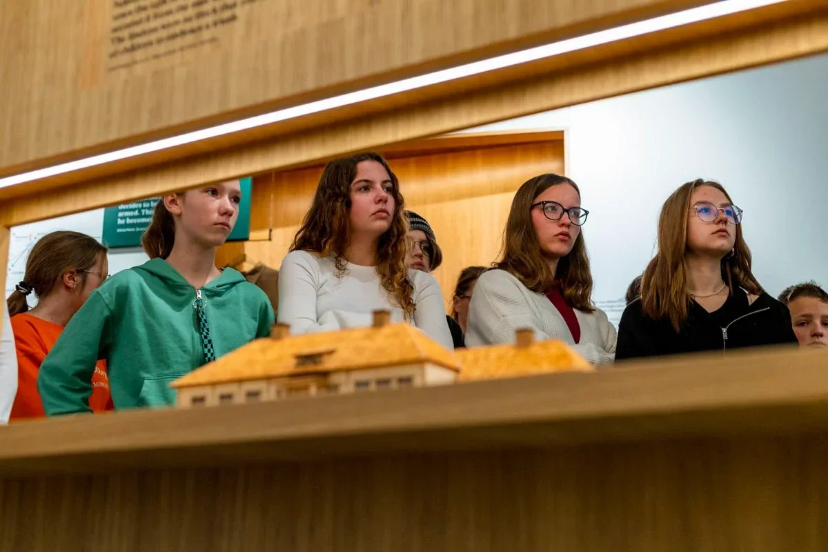Laureaci konkursu "Witold Pilecki - mój bohater" odwiedzili Muzeum Dom Rodziny Pileckich w Ostrowi Mazowieckiej (zdjęcia)