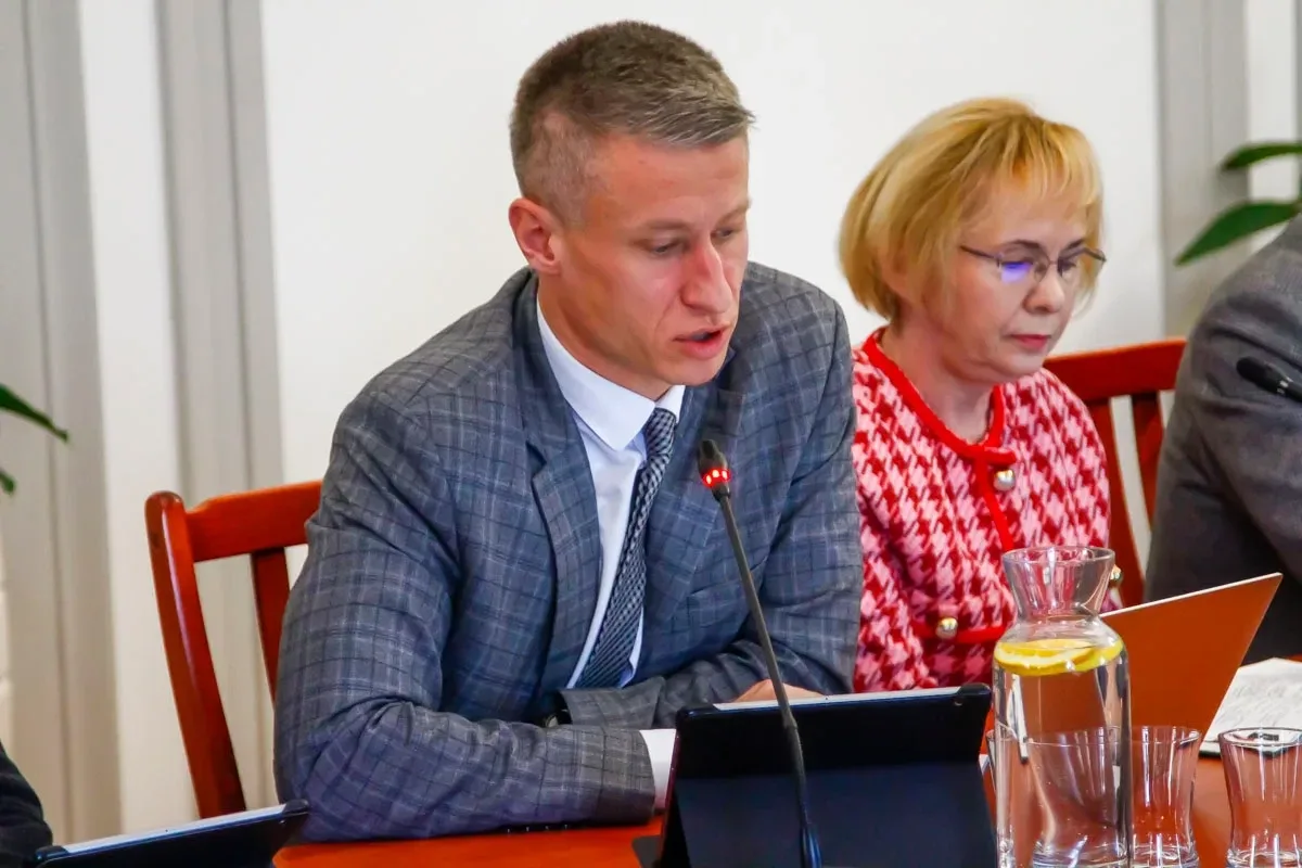 Strategiczne decyzje dla przyszłości Ostrowi Mazowieckiej: Podsumowanie LIII Sesji Rady Miasta (zdjęcia)