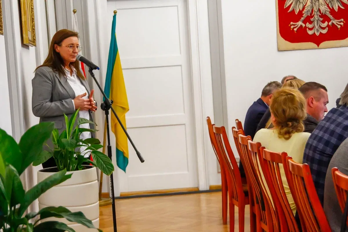 Strategiczne decyzje dla przyszłości Ostrowi Mazowieckiej: Podsumowanie LIII Sesji Rady Miasta (zdjęcia)