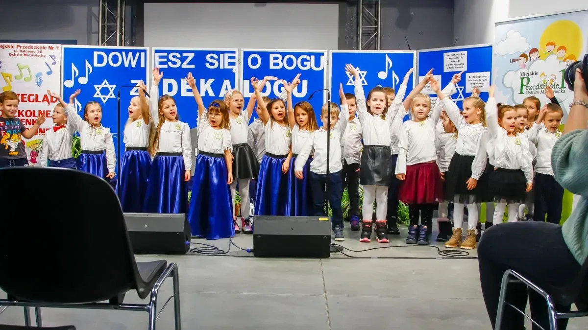 Ostrowskie przedszkolaki wykazały się zdolnościami śpiewu w Starej Elektrowni (zdjęcia)