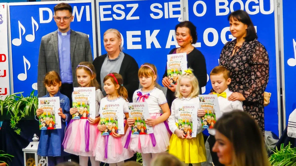 Ostrowskie przedszkolaki wykazały się zdolnościami śpiewu w Starej Elektrowni (zdjęcia)