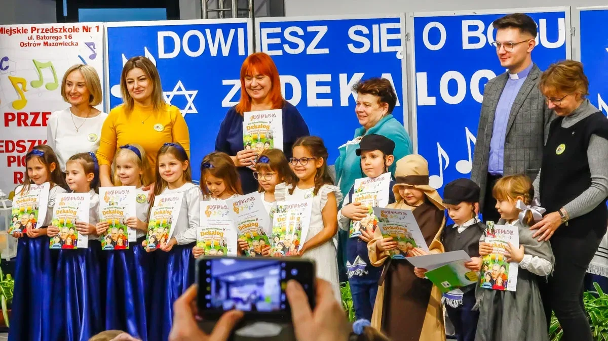 Ostrowskie przedszkolaki wykazały się zdolnościami śpiewu w Starej Elektrowni (zdjęcia)