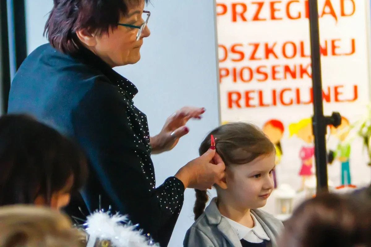 Ostrowskie przedszkolaki wykazały się zdolnościami śpiewu w Starej Elektrowni (zdjęcia)