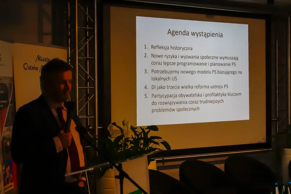 "Odpowiedzialni społecznie". Wykłady, panel dyskusyjny i wystawa prac wychowanków (zdjęcia)