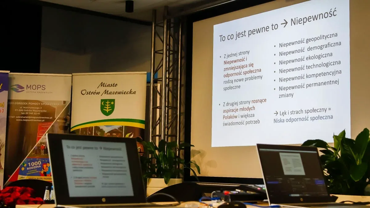 "Odpowiedzialni społecznie". Wykłady, panel dyskusyjny i wystawa prac wychowanków (zdjęcia)