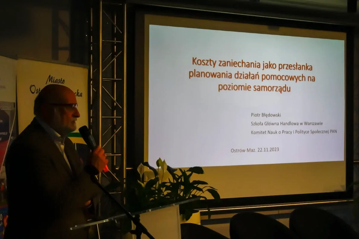 "Odpowiedzialni społecznie". Wykłady, panel dyskusyjny i wystawa prac wychowanków (zdjęcia)