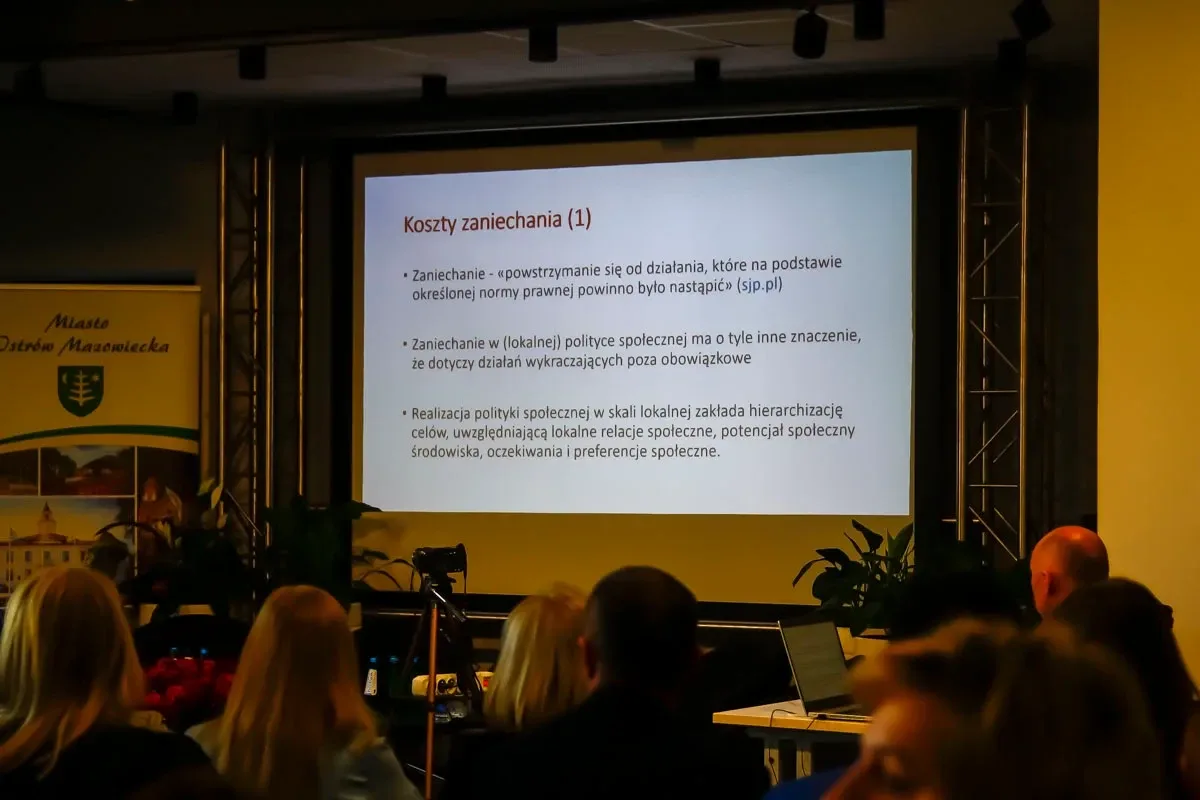 "Odpowiedzialni społecznie". Wykłady, panel dyskusyjny i wystawa prac wychowanków (zdjęcia)