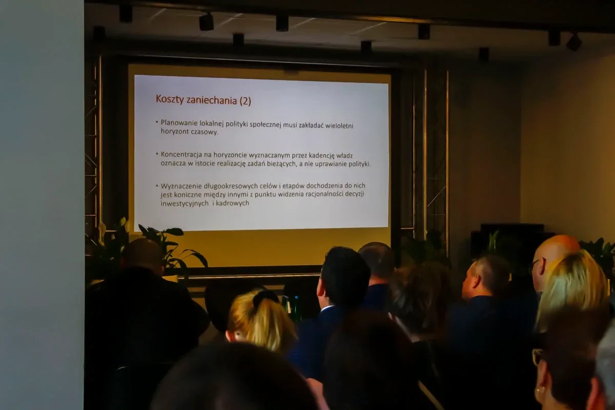 "Odpowiedzialni społecznie". Wykłady, panel dyskusyjny i wystawa prac wychowanków (zdjęcia)