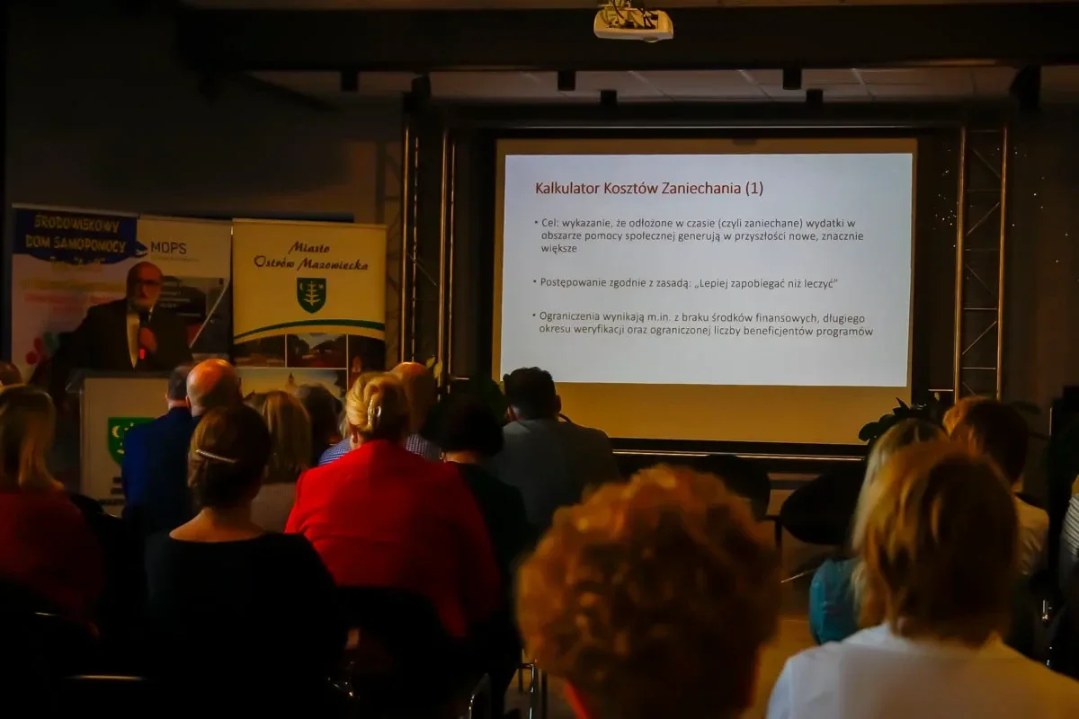 "Odpowiedzialni społecznie". Wykłady, panel dyskusyjny i wystawa prac wychowanków (zdjęcia)