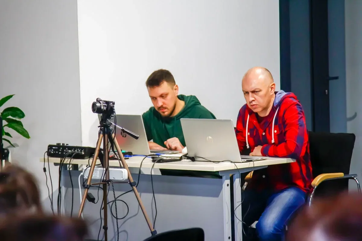 "Odpowiedzialni społecznie". Wykłady, panel dyskusyjny i wystawa prac wychowanków (zdjęcia)