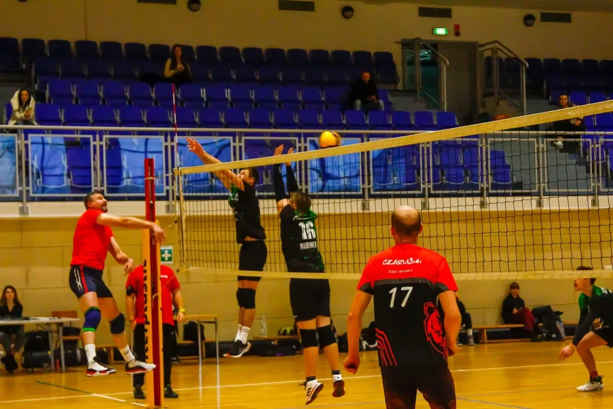 Siatkarze ponownie spotkali się w ramach 10. kolejki Ligi Siatkarzy Amatorów (zdjęcia)