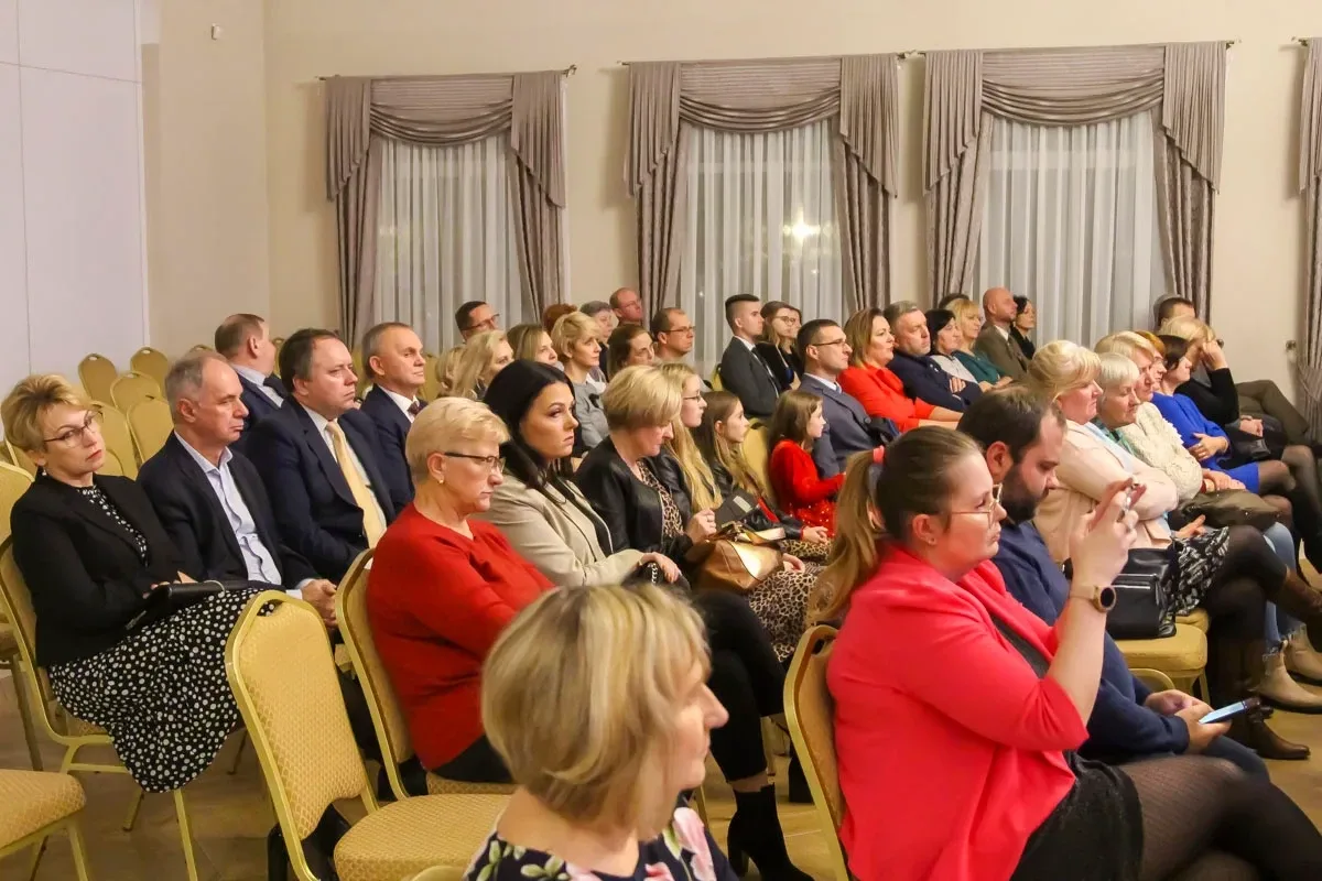 Pieśni patriotyczne wybrzmiały w sobotni wieczór w Zajeździe Cobra (zdjęcia)