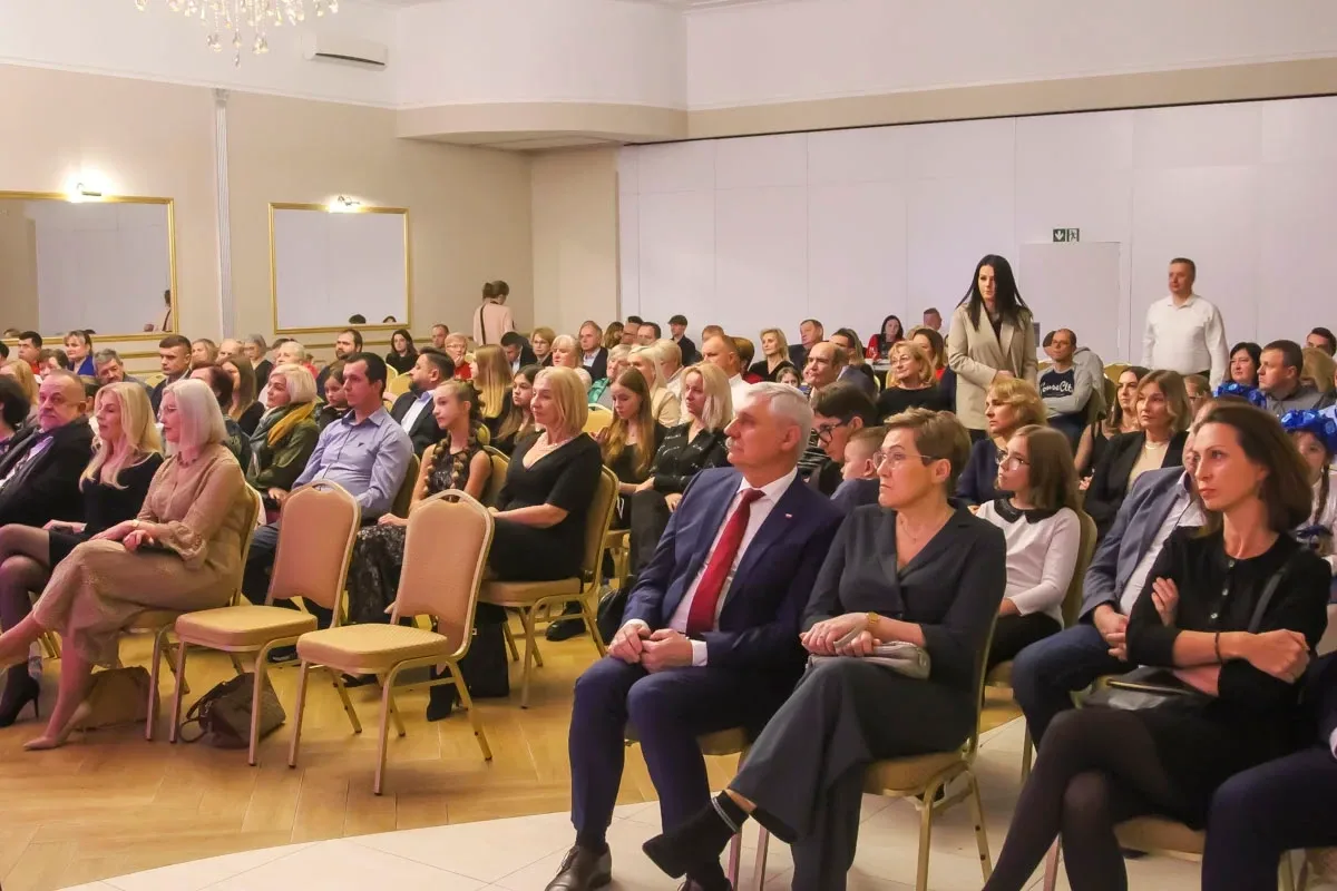Pieśni patriotyczne wybrzmiały w sobotni wieczór w Zajeździe Cobra (zdjęcia)