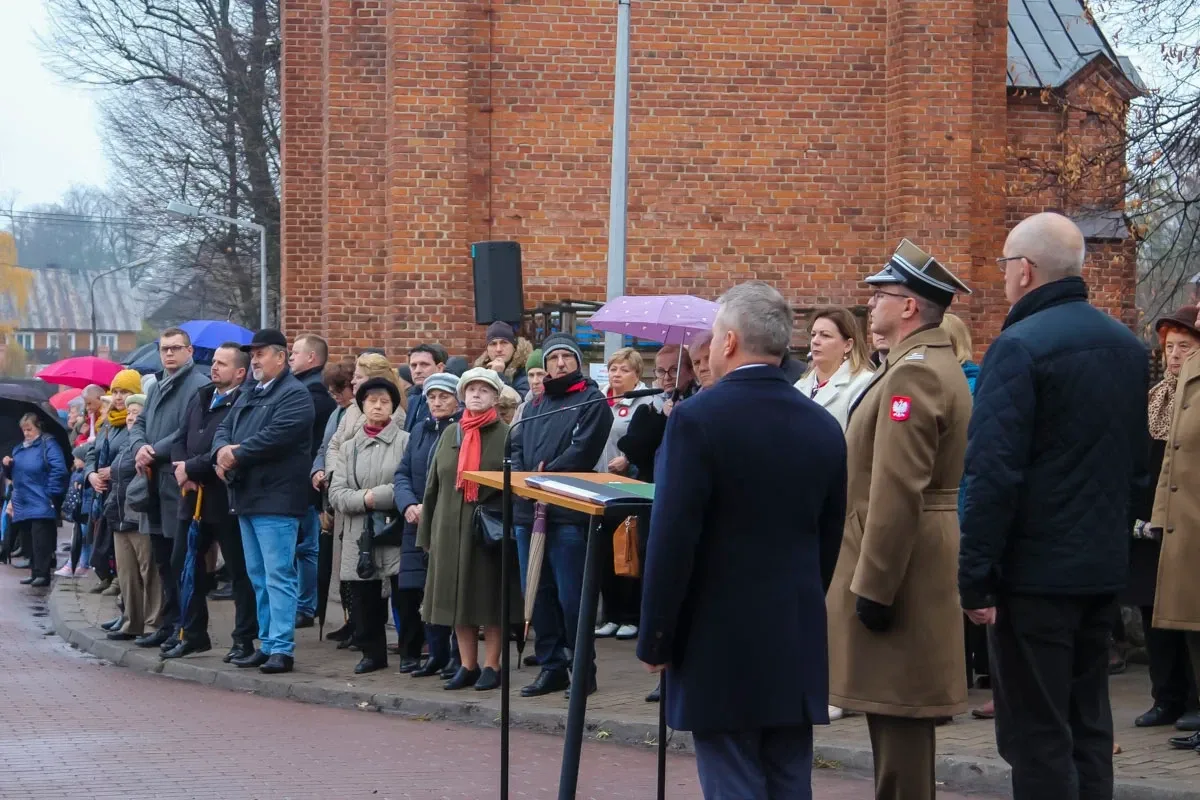  Płomień patriotyzmu płonął jasno podczas Obchodów Narodowego Święta Niepodległości w Ostrowi Mazowieckiej (zdjęcia)