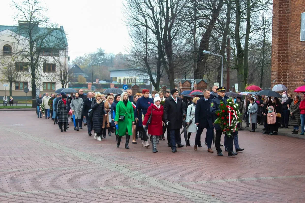  Płomień patriotyzmu płonął jasno podczas Obchodów Narodowego Święta Niepodległości w Ostrowi Mazowieckiej (zdjęcia)