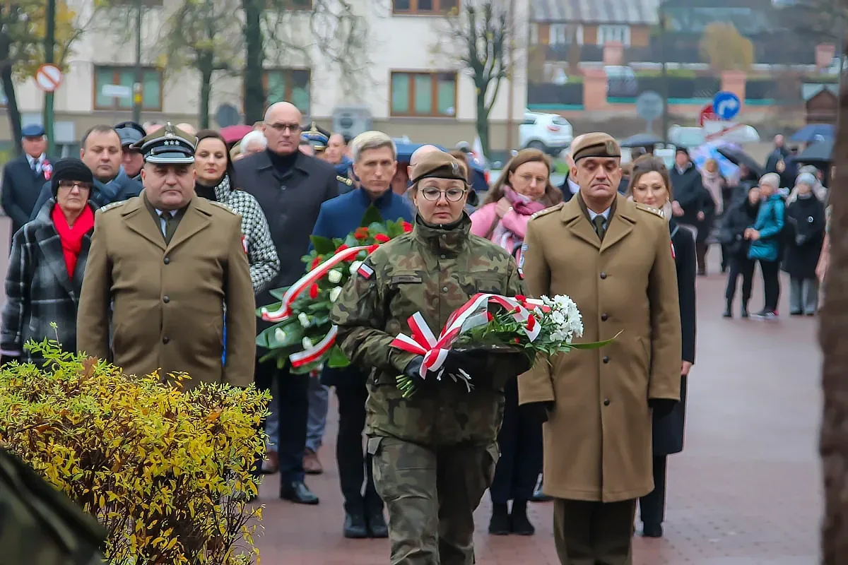  Płomień patriotyzmu płonął jasno podczas Obchodów Narodowego Święta Niepodległości w Ostrowi Mazowieckiej (zdjęcia)