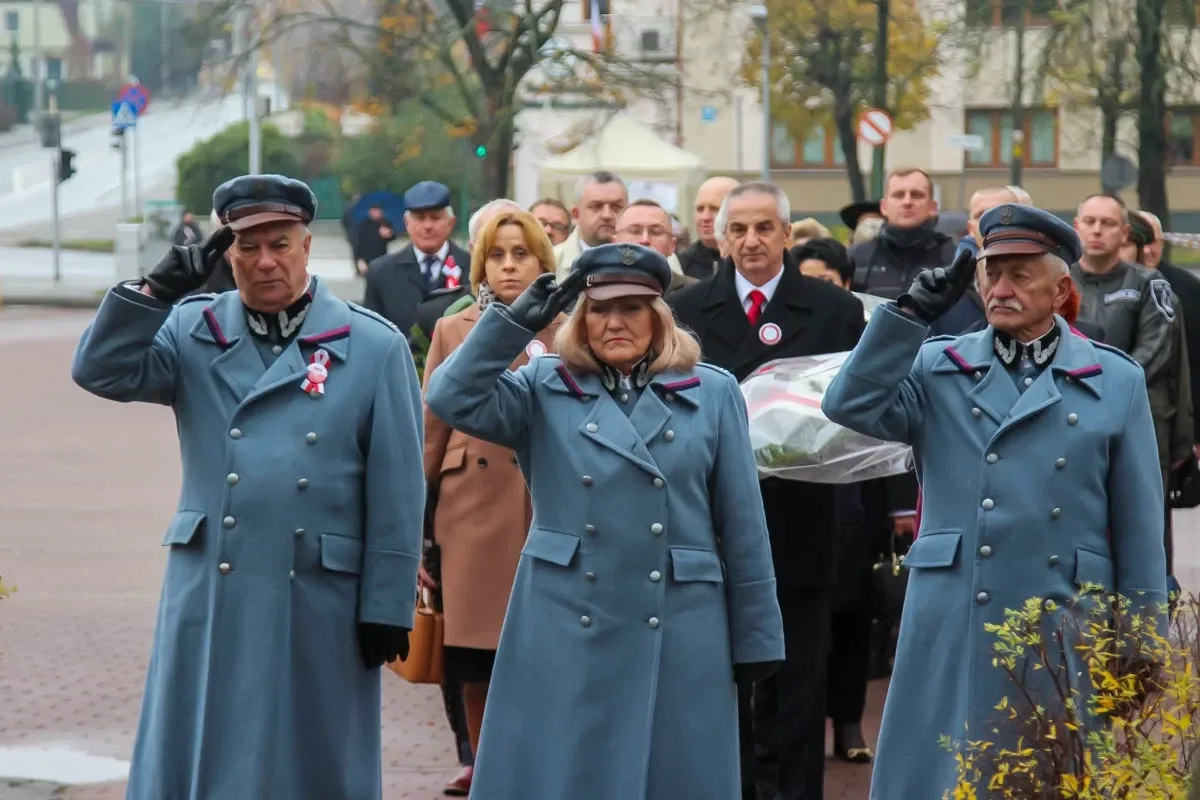  Płomień patriotyzmu płonął jasno podczas Obchodów Narodowego Święta Niepodległości w Ostrowi Mazowieckiej (zdjęcia)