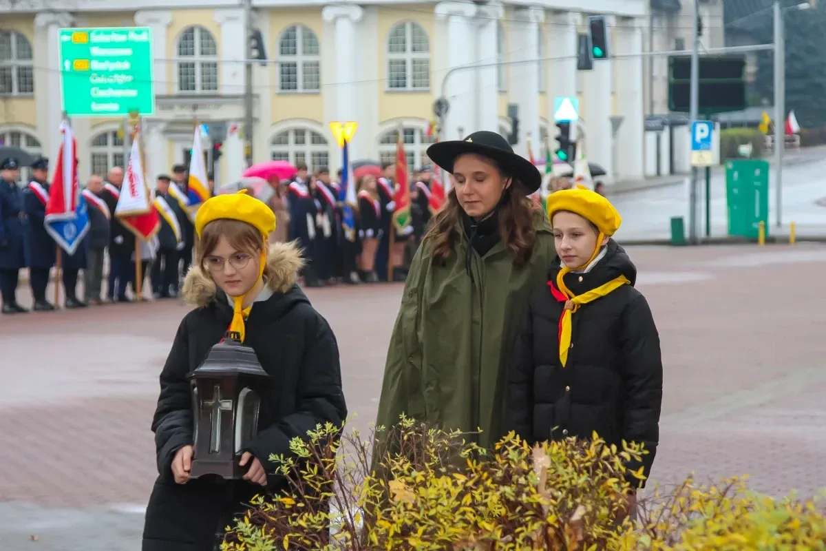  Płomień patriotyzmu płonął jasno podczas Obchodów Narodowego Święta Niepodległości w Ostrowi Mazowieckiej (zdjęcia)