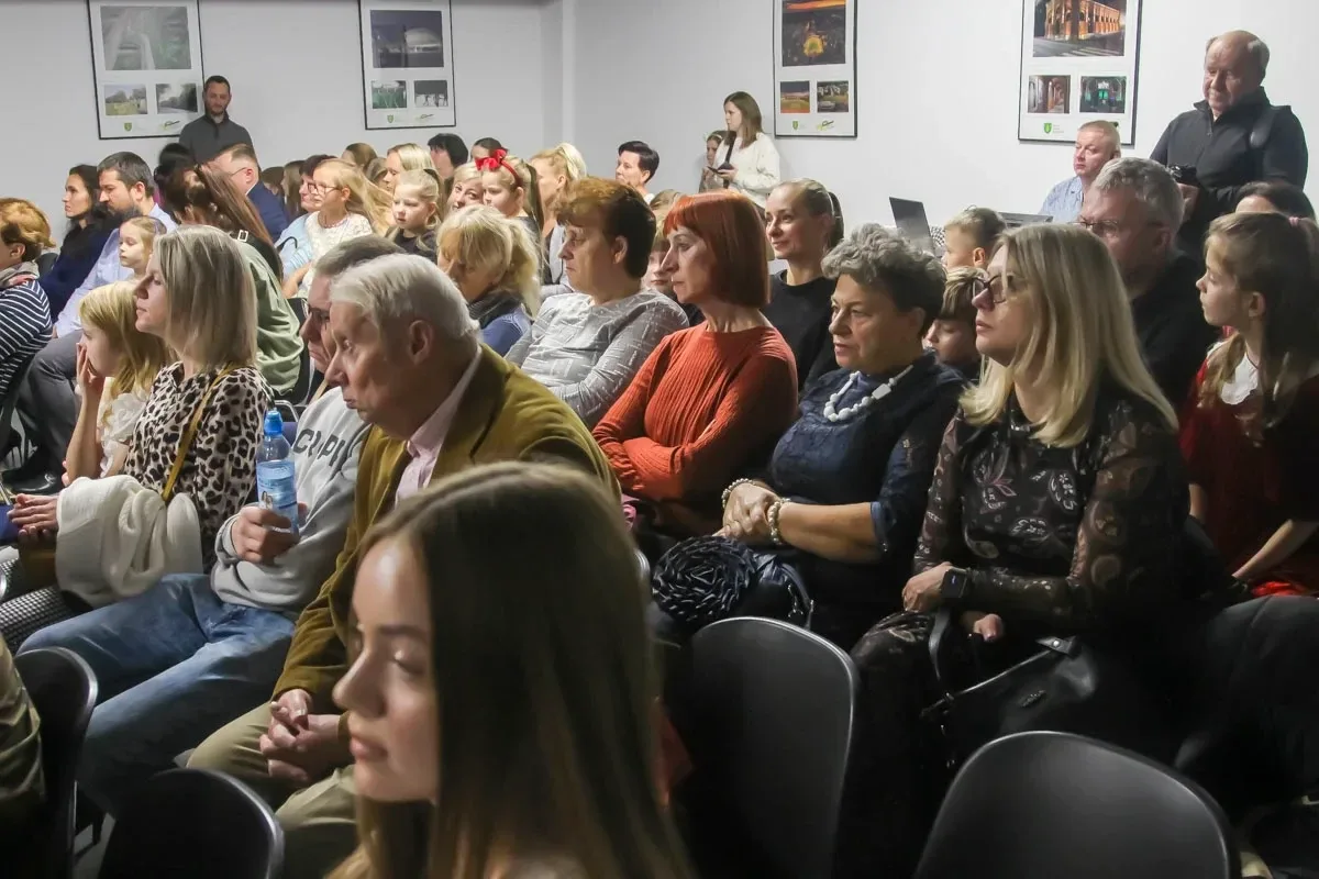 Dzieci i młodzież zaśpiewały w ramach piątkowego prologu przed Świętem Niepodległości (zdjęcia)