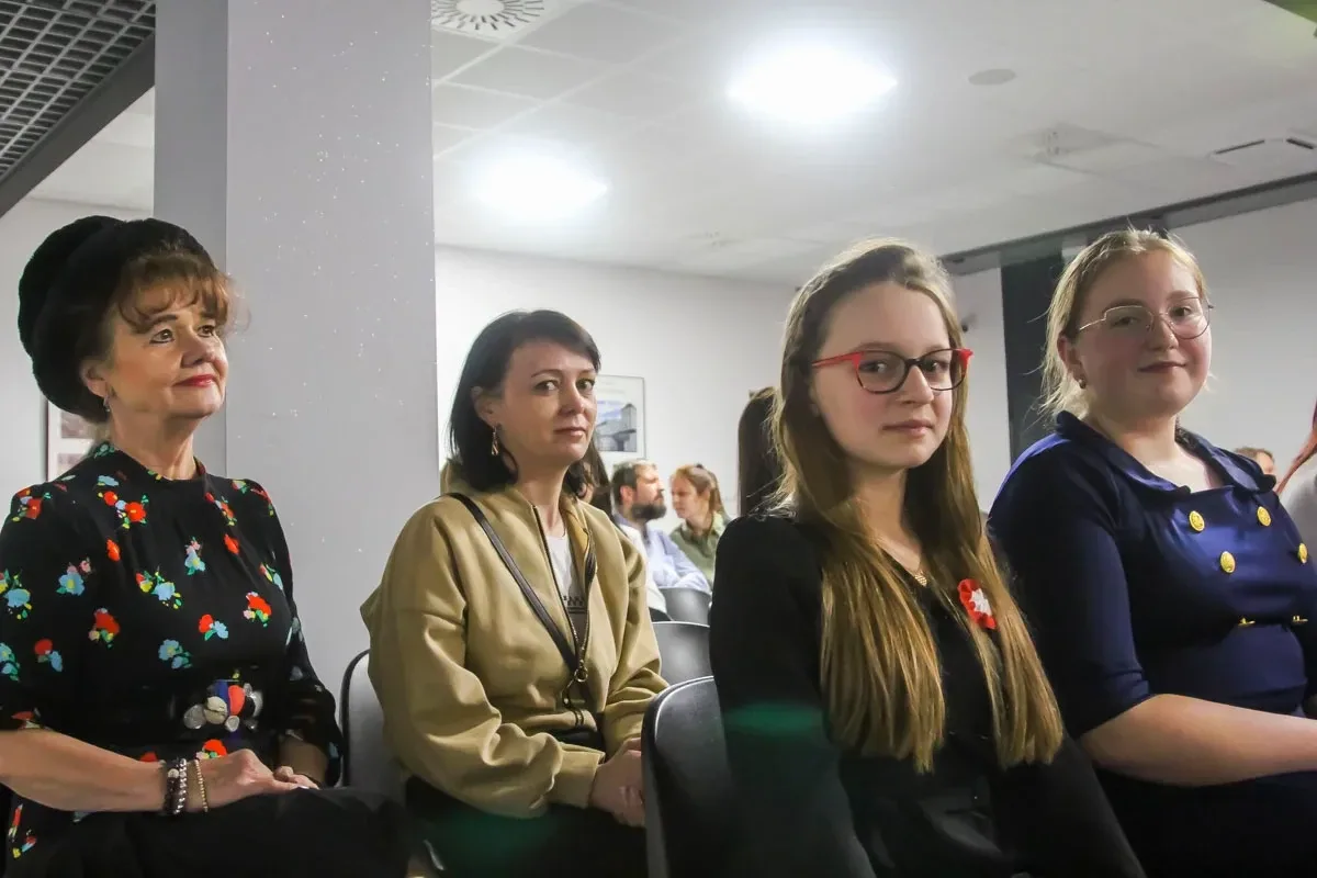 Dzieci i młodzież zaśpiewały w ramach piątkowego prologu przed Świętem Niepodległości (zdjęcia)