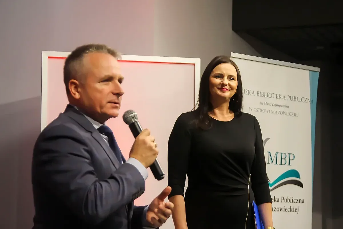 Dzieci i młodzież zaśpiewały w ramach piątkowego prologu przed Świętem Niepodległości (zdjęcia)