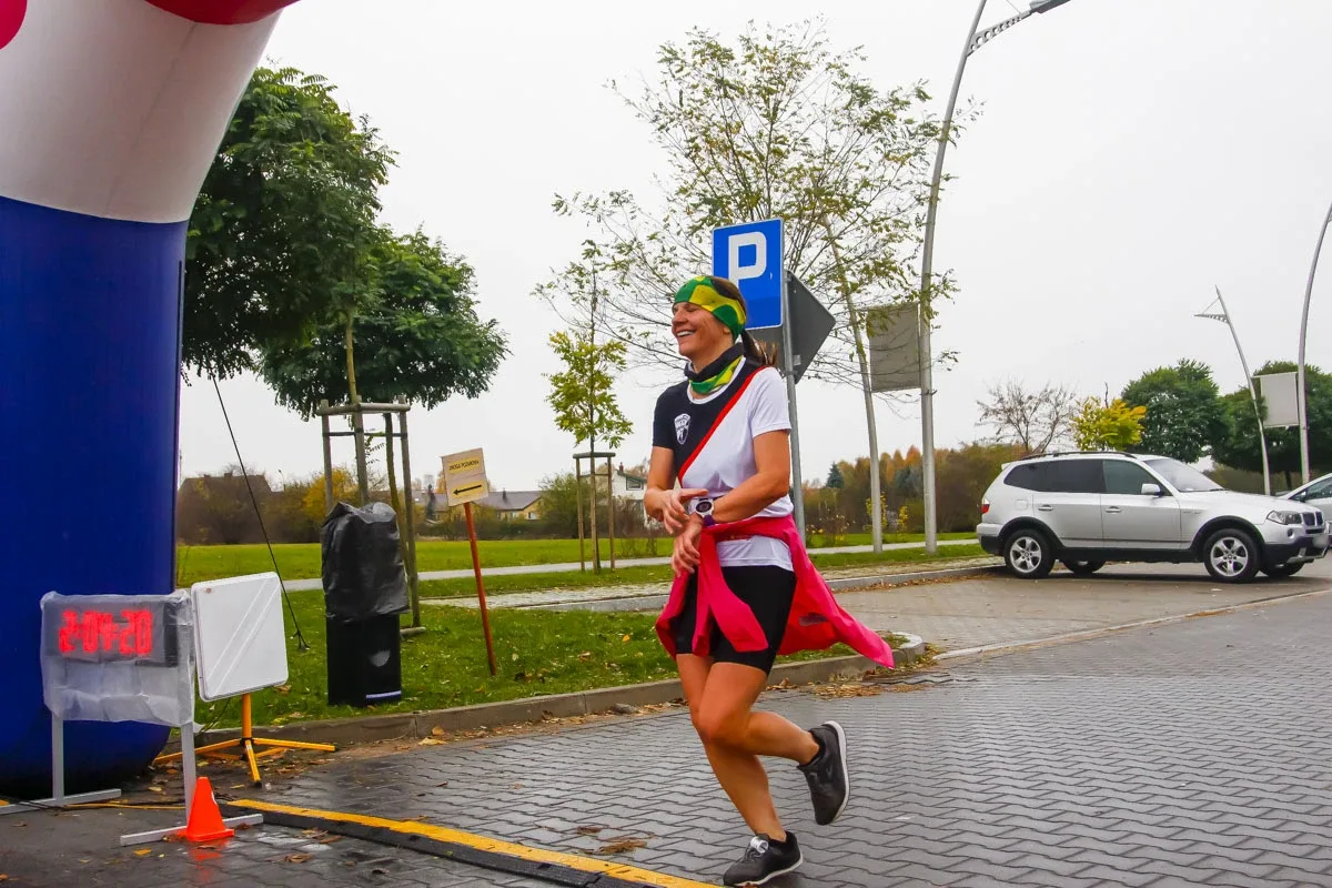 Deszczowa pogoda nie zatrzymała uczestników Półmaratonu Ostrowskiego (zdjęcia)