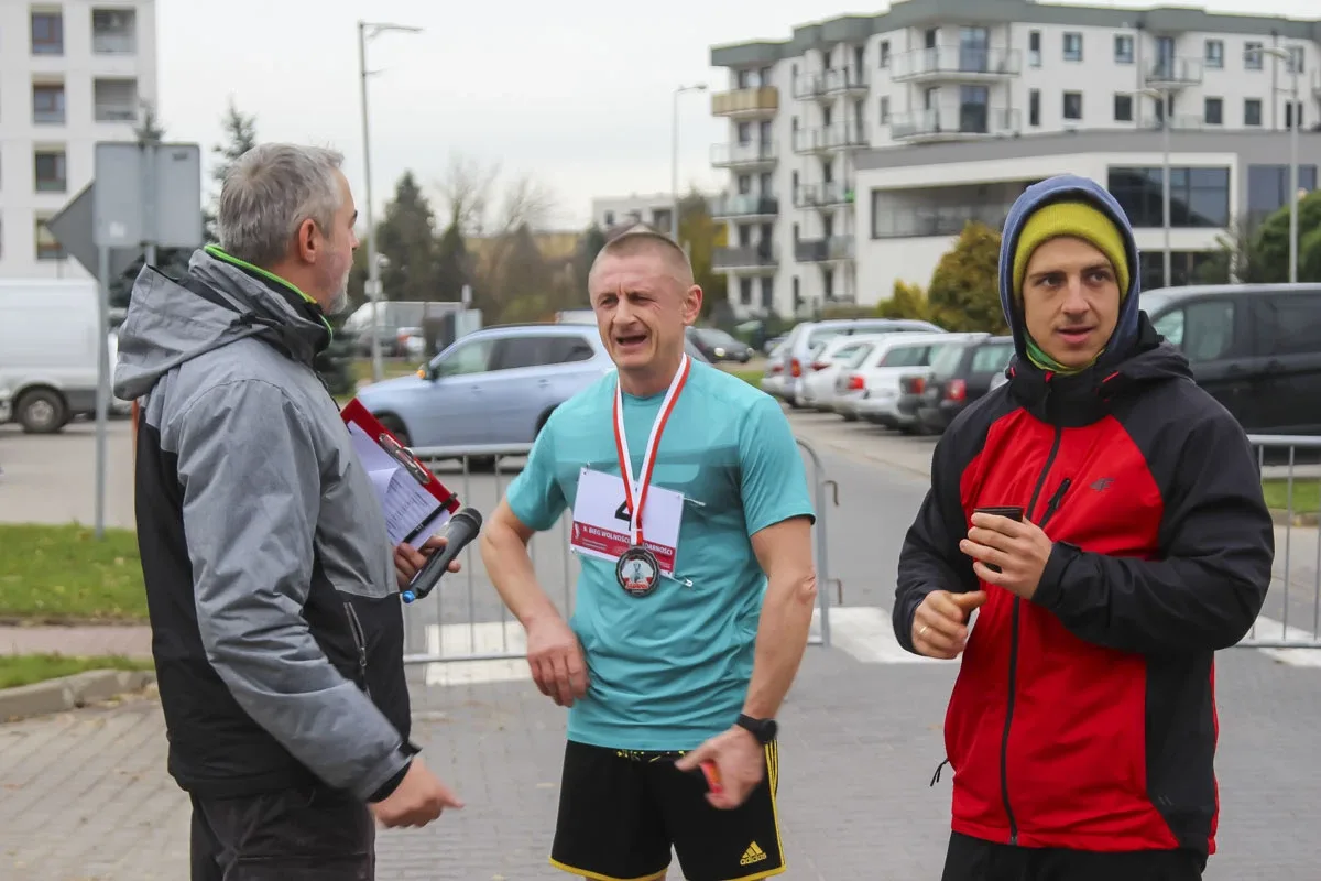 Deszczowa pogoda nie zatrzymała uczestników Półmaratonu Ostrowskiego (zdjęcia)