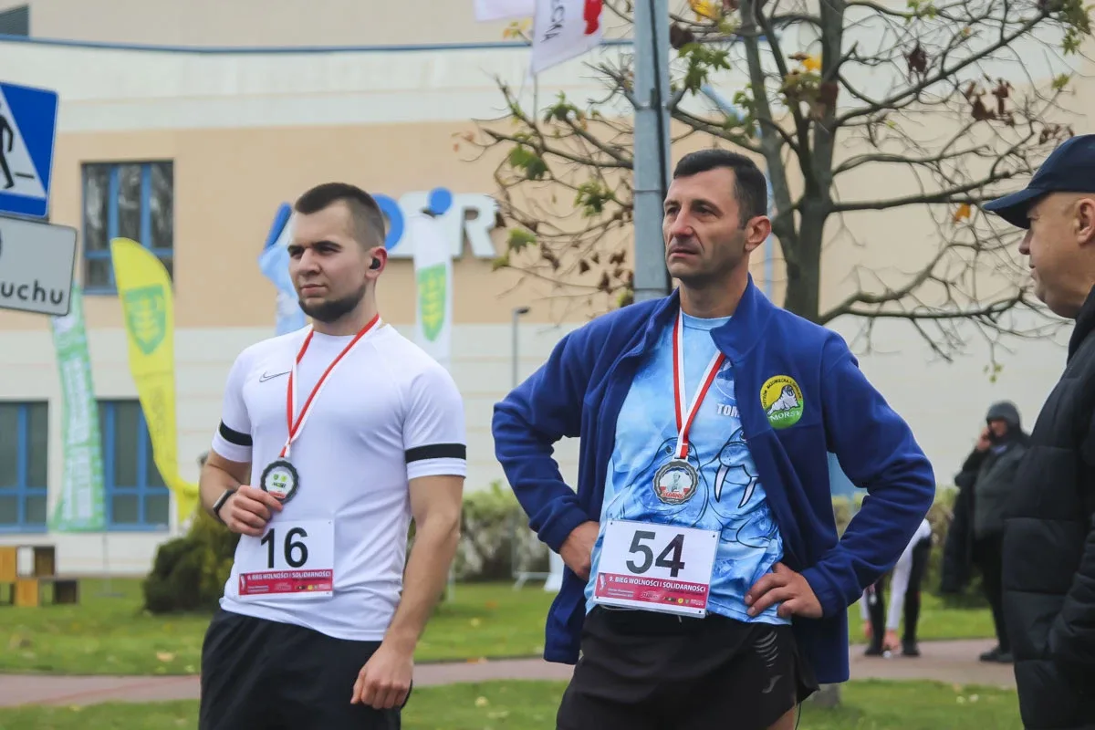 Deszczowa pogoda nie zatrzymała uczestników Półmaratonu Ostrowskiego (zdjęcia)