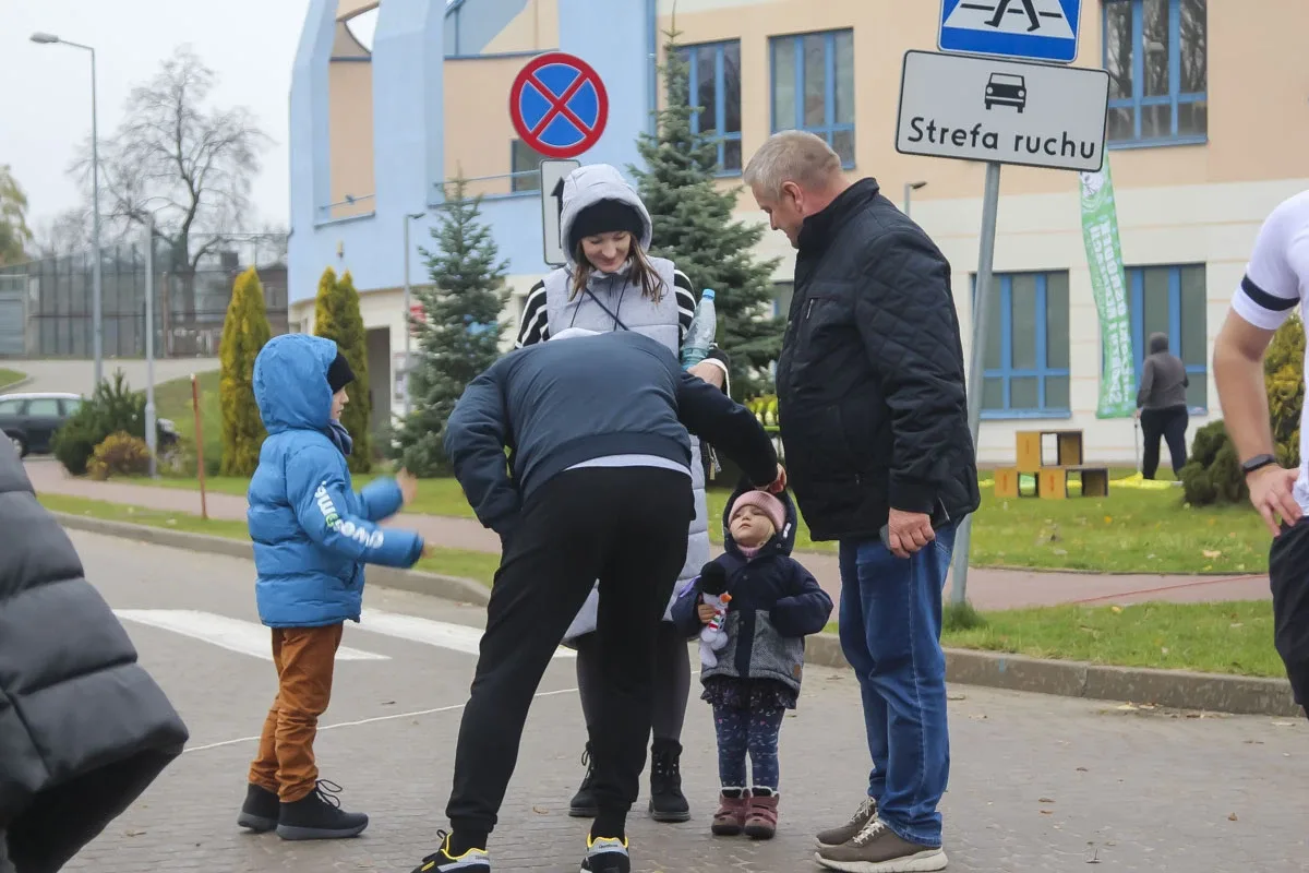 Deszczowa pogoda nie zatrzymała uczestników Półmaratonu Ostrowskiego (zdjęcia)