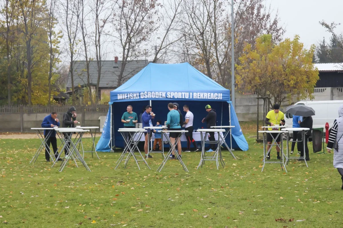 Deszczowa pogoda nie zatrzymała uczestników Półmaratonu Ostrowskiego (zdjęcia)