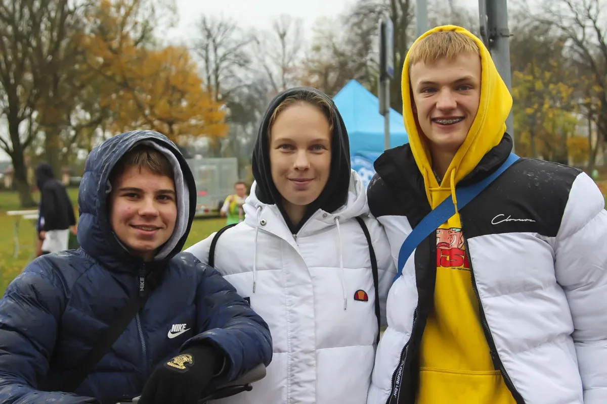 Deszczowa pogoda nie zatrzymała uczestników Półmaratonu Ostrowskiego (zdjęcia)
