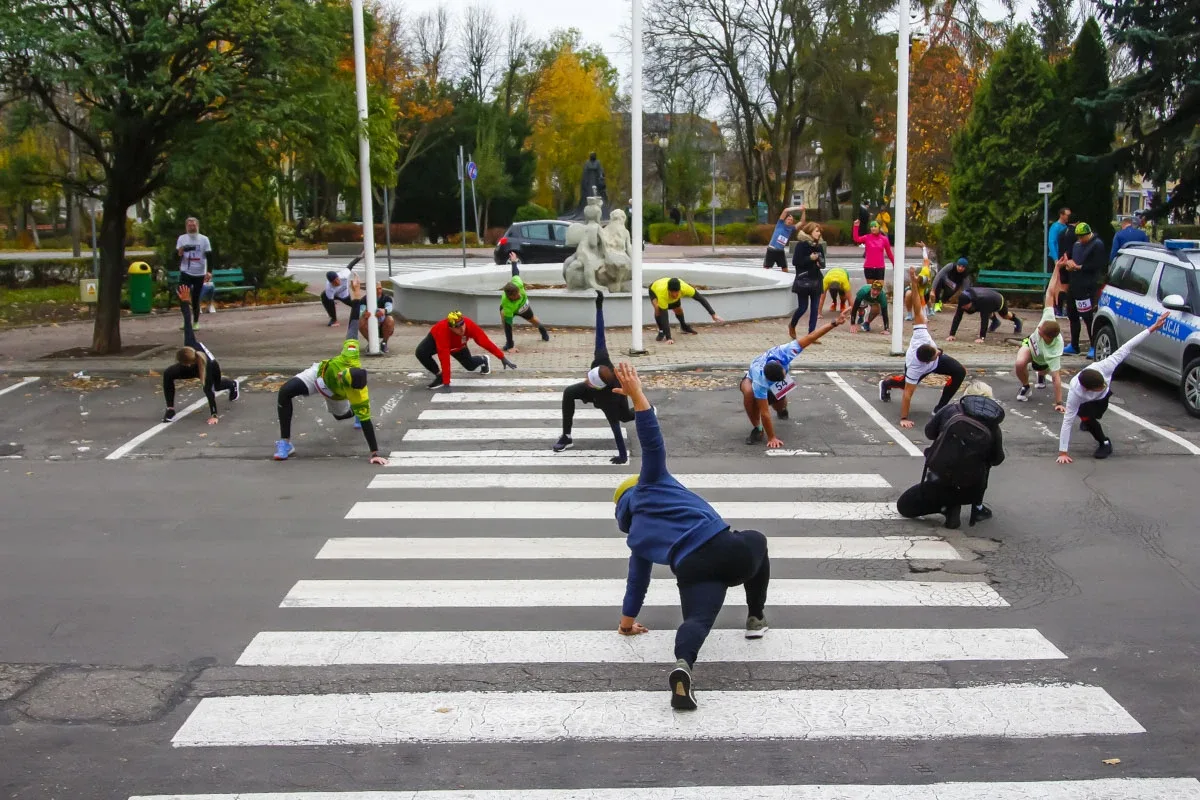 Deszczowa pogoda nie zatrzymała uczestników Półmaratonu Ostrowskiego (zdjęcia)