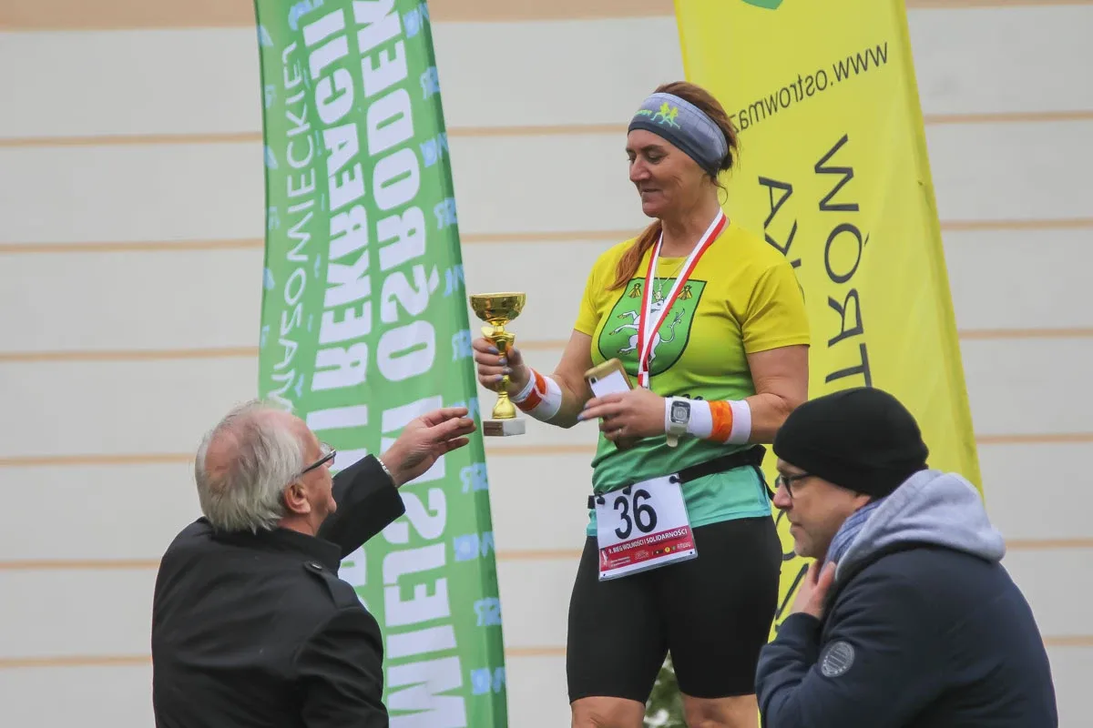 Deszczowa pogoda nie zatrzymała uczestników Półmaratonu Ostrowskiego (zdjęcia)