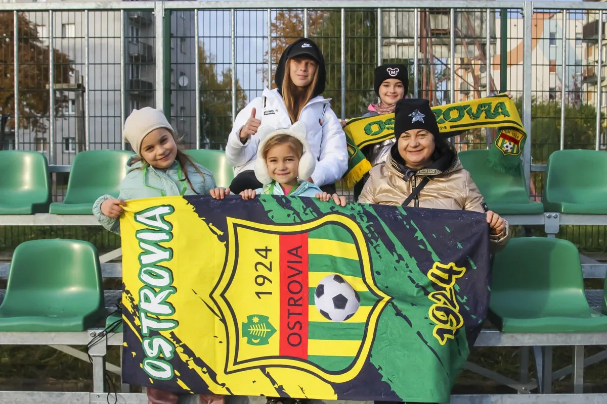 Wiernych kibiców nie zabrakło podczas zwycięskiego meczu KS Ostrovia (zdjęcia)