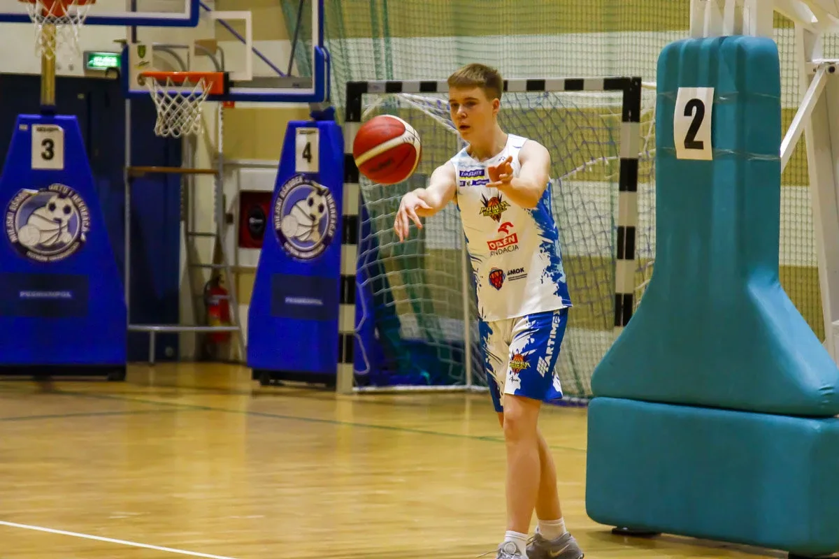 MKS Ostrowianka zwycięża i poszerza swoje umiejętności (zdjęcia)