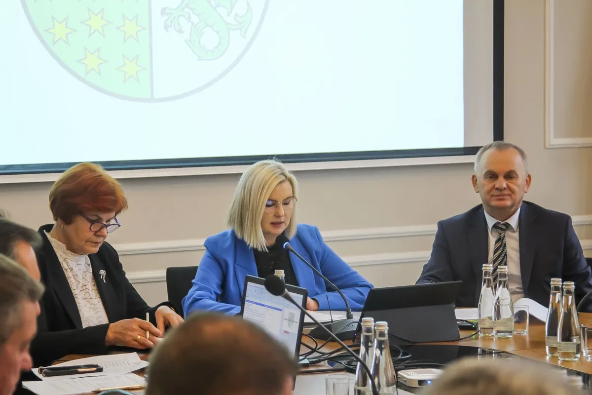 LXVI Sesja Rady Powiatu w Ostrowi Mazowieckiej (zdjęcia)