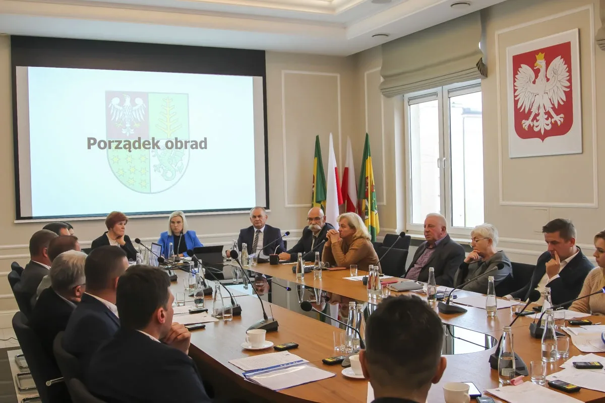 LXVI Sesja Rady Powiatu w Ostrowi Mazowieckiej (zdjęcia)