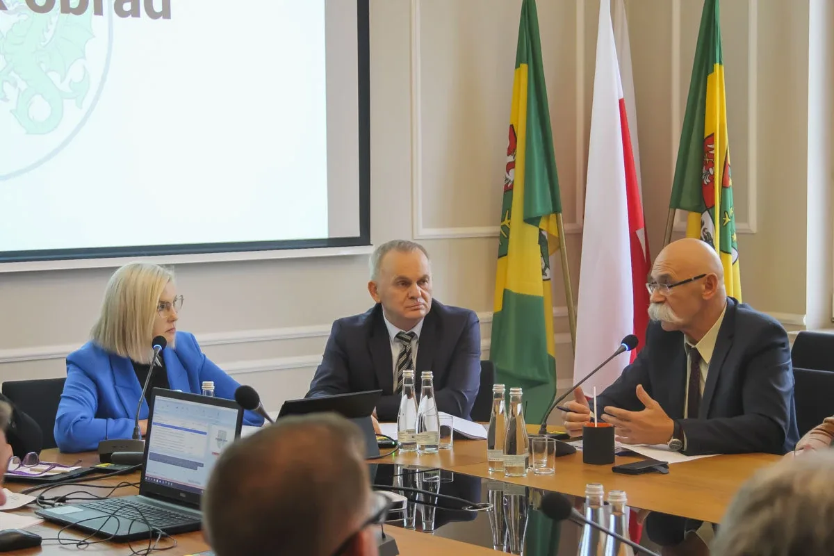 LXVI Sesja Rady Powiatu w Ostrowi Mazowieckiej (zdjęcia)