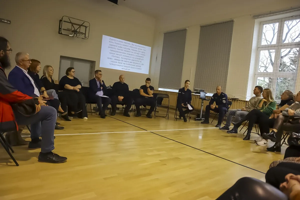 Ostrowscy uczniowie i rodzice dowiedzieli się, jak zapobiegać przemocy (zdjęcia)