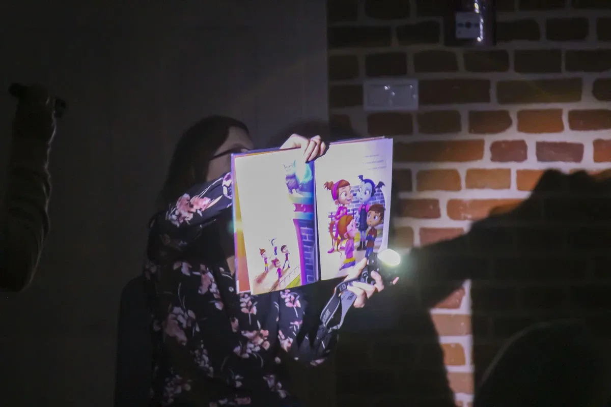 Dreszczyk, zabawa i warsztaty podczas ostrowskiej Nocy Bibliotek (zdjęcia)