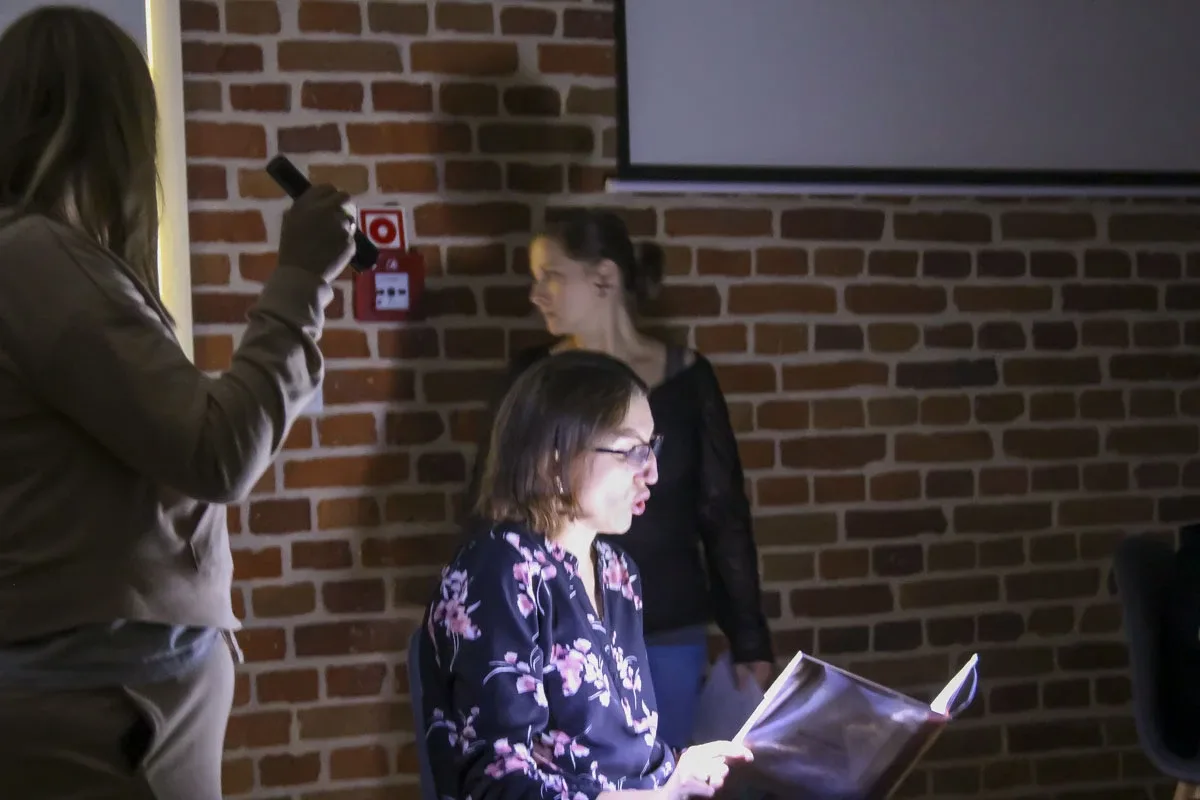 Dreszczyk, zabawa i warsztaty podczas ostrowskiej Nocy Bibliotek (zdjęcia)