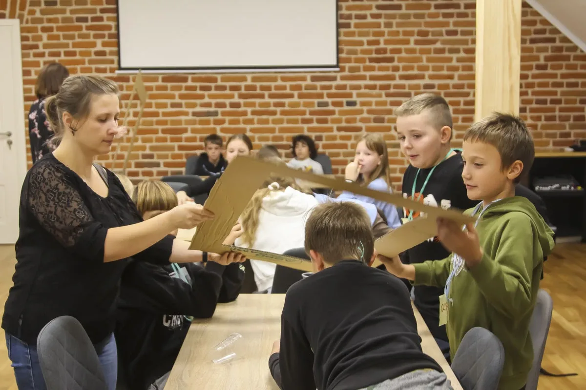Dreszczyk, zabawa i warsztaty podczas ostrowskiej Nocy Bibliotek (zdjęcia)